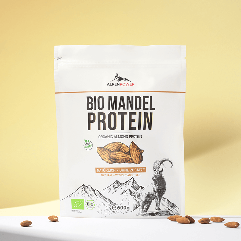 Vegan organic almond protein - fine, plant-based powder in detail, ideal for shakes, low carb & baking